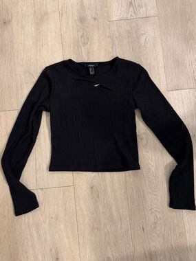 Black Ribbed Long-Sleeve Top with Keyhole Cutout